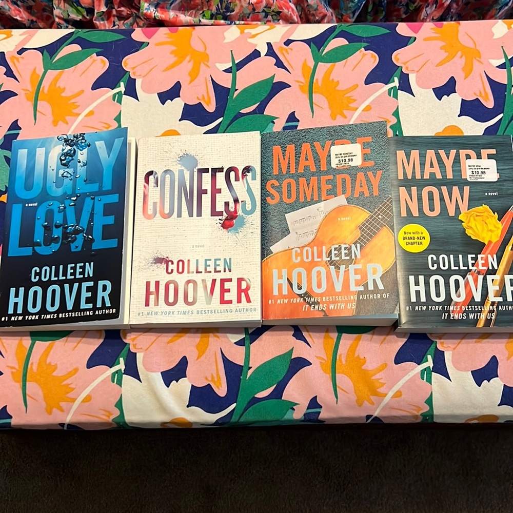 4 piece bundle set of Colleen Hoover books